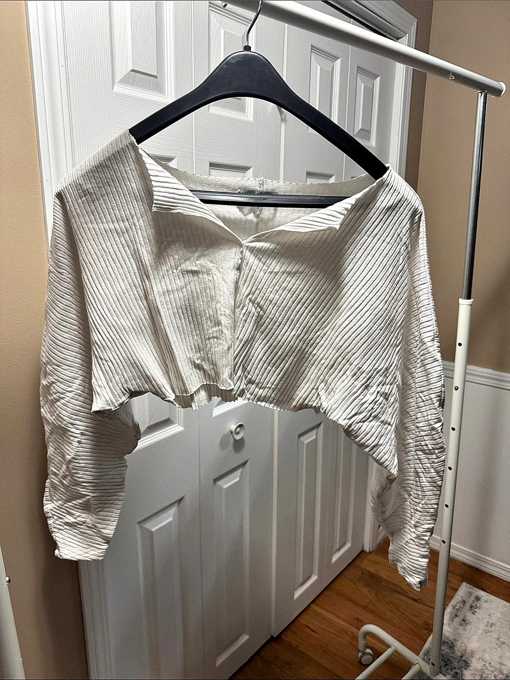 Urban Outfitters Ribbed Cropped Long Sleeve Top in White Size XS